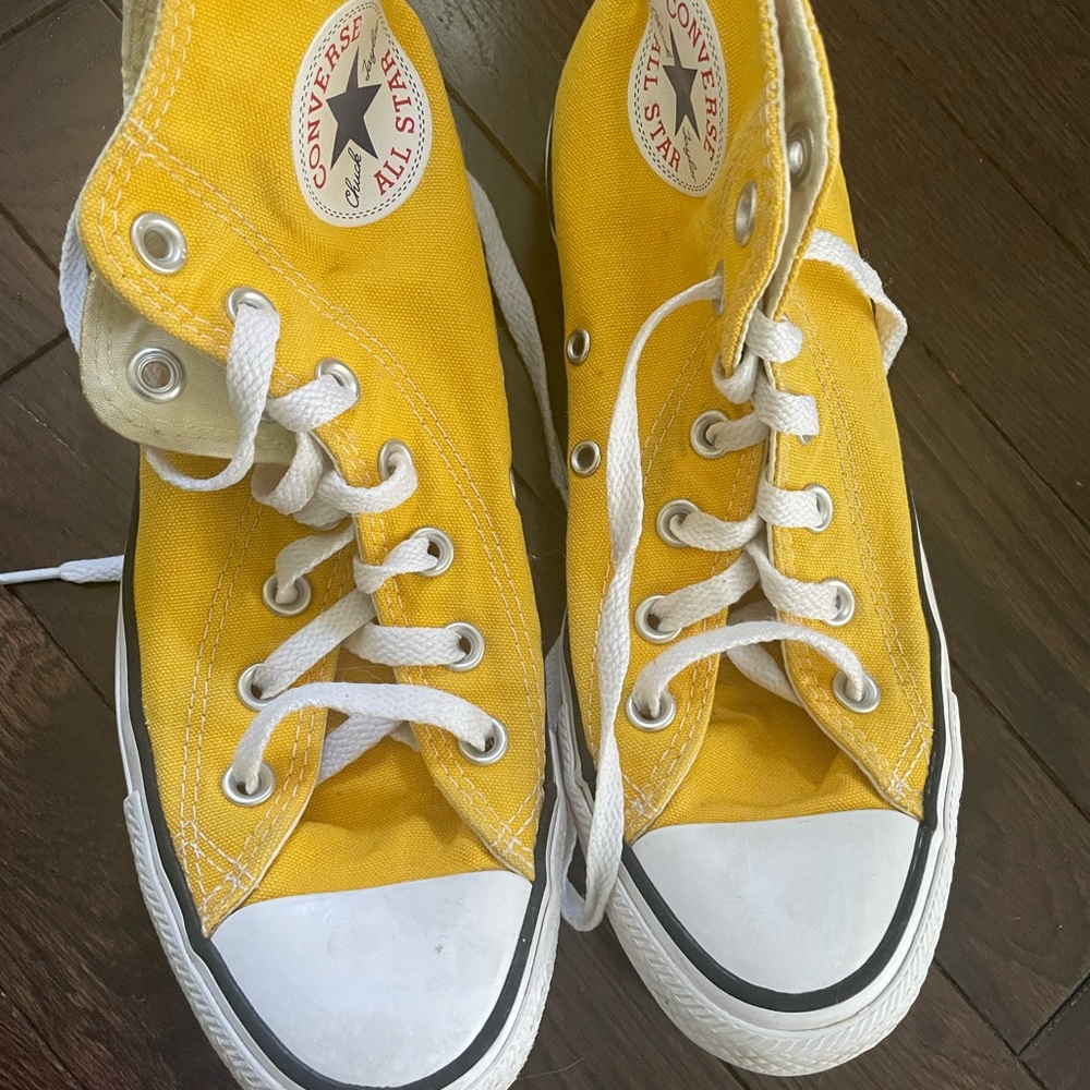 Converse High top sneakers Size 7.5